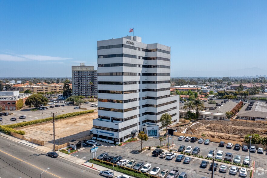 More Photos Of 18800 Delaware St, Huntington Beach Medical For Lease