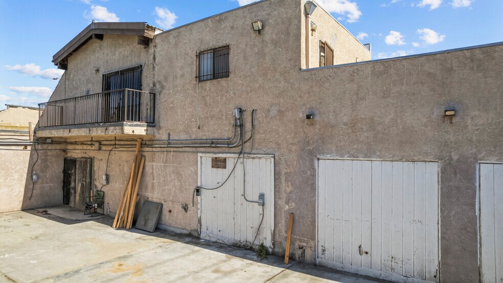 More Photos Of 9511 S San Pedro St, Los Angeles Office Residential For Sale
