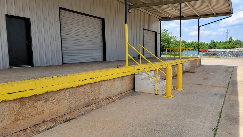 More Photos Of 2312 TX-135 Hwy, Kilgore Warehouse For Lease