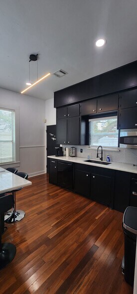 More Photos Of 315 W 9th St, Houston Office For Sale