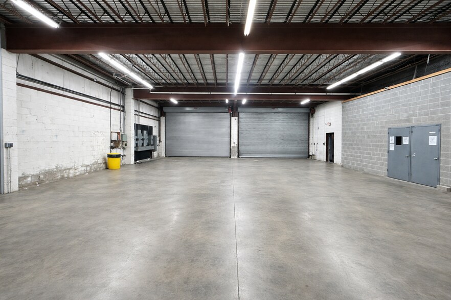 More Photos Of 205 E 1st Ave, Roselle Warehouse For Lease