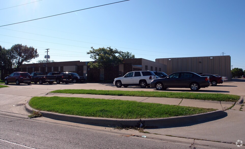 More Photos Of 16000 Common Rd, Roseville Warehouse For Sale