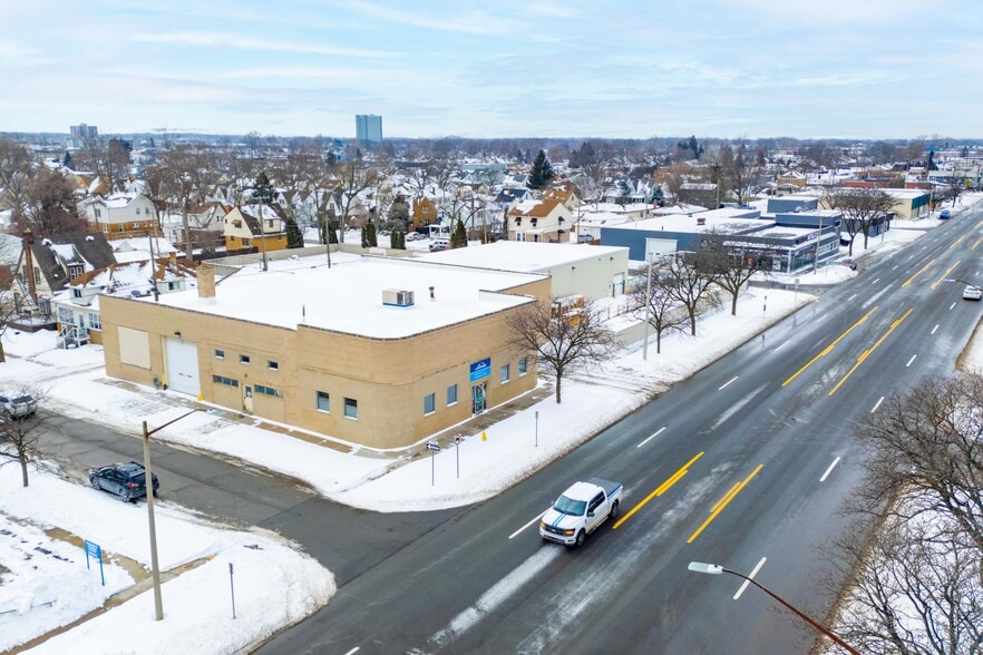 Primary Photo Of 2025 Eureka Rd, Wyandotte Flex For Sale