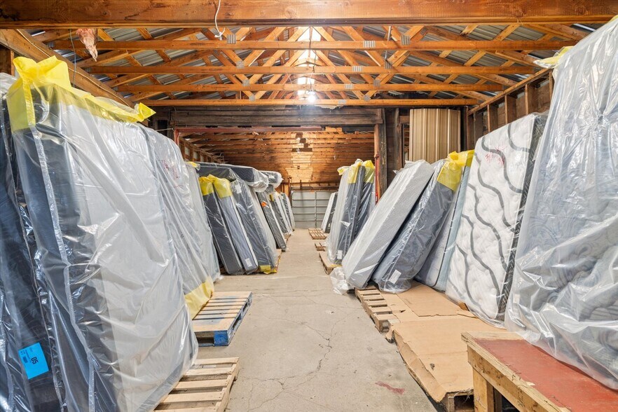 More Photos Of 816 NW 4th St, Grand Rapids General Retail For Sale