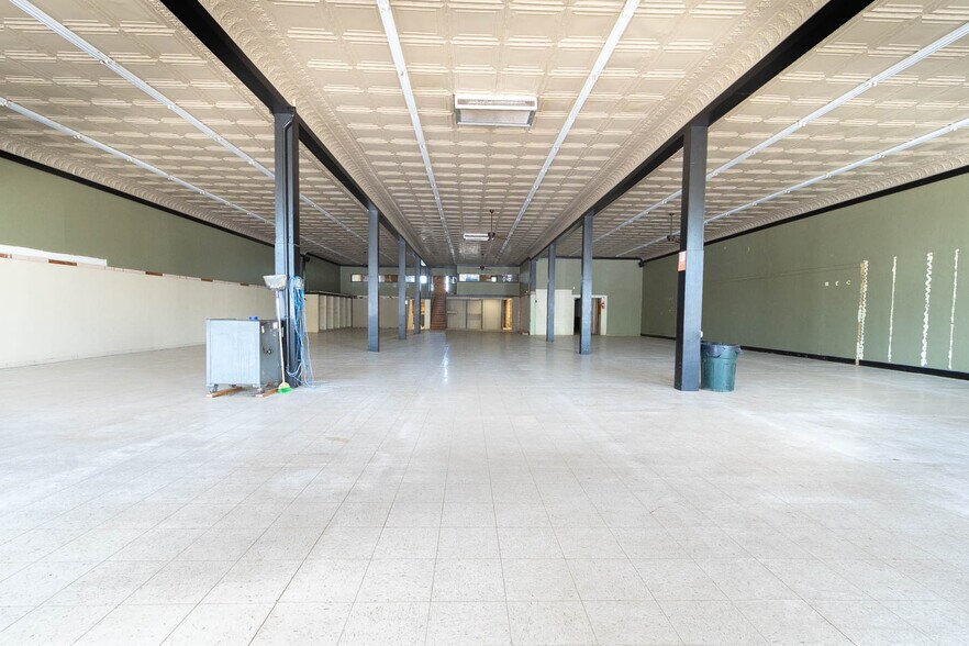 More Photos Of 406 15th St, Canyon General Retail For Lease