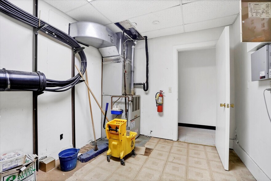 More Photos Of 24 John St, Middletown Office Residential For Sale