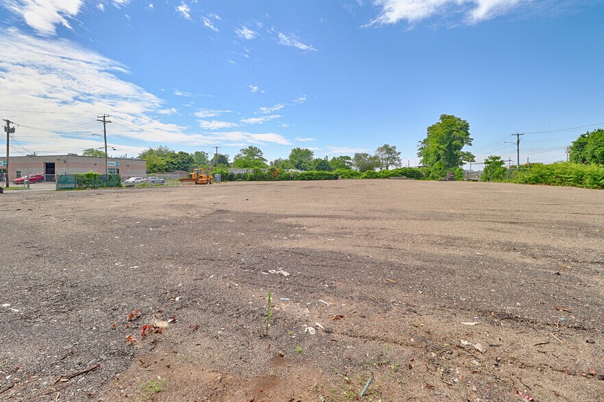 More Photos Of 115 Old South Ave, Stratford Land For Lease