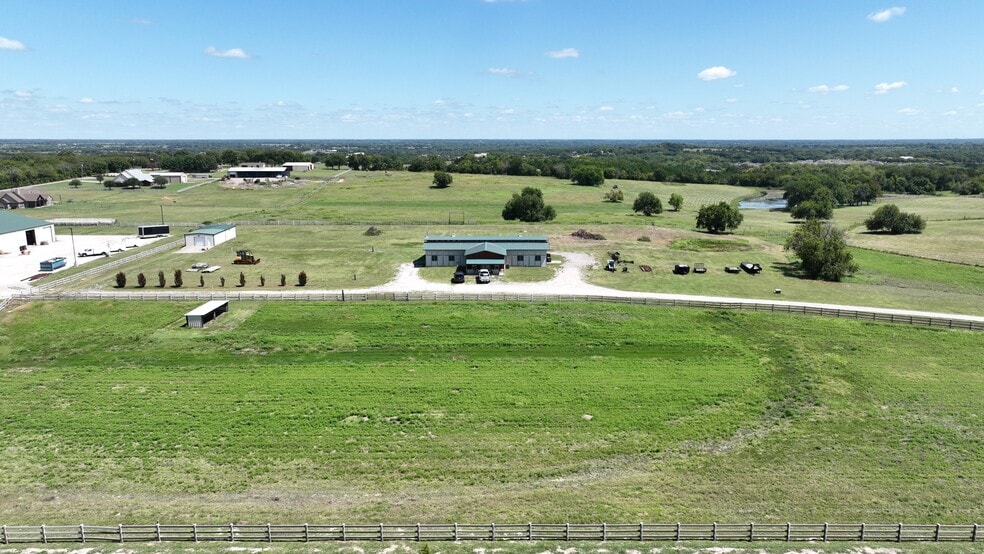 More Photos Of 1253 N Hill St, Van Alstyne Light Distribution For Sale