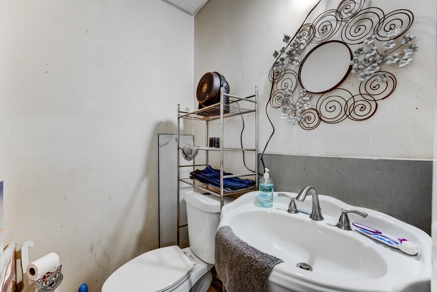 More Photos Of 811 N Travis St, Liberty Apartments For Sale