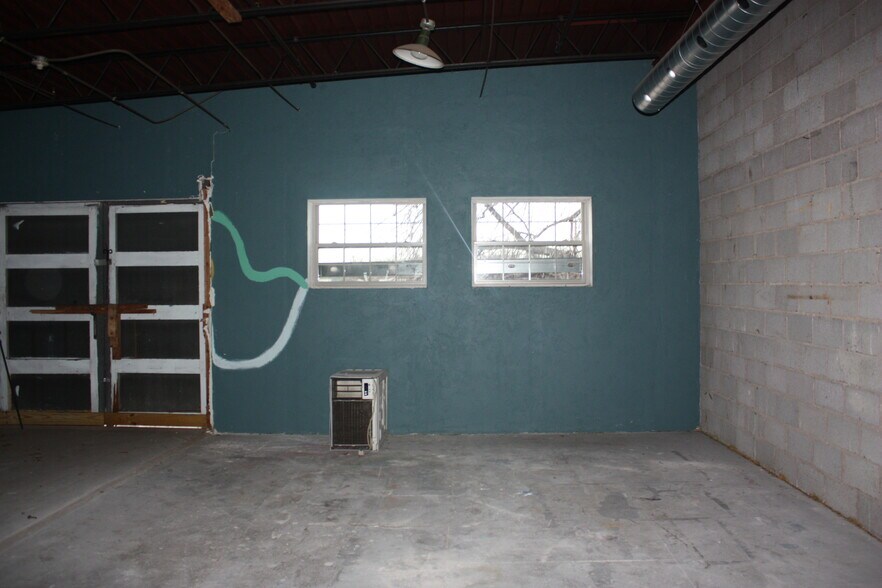 More Photos Of 1735 NW 5th St, Oklahoma City Warehouse For Sale