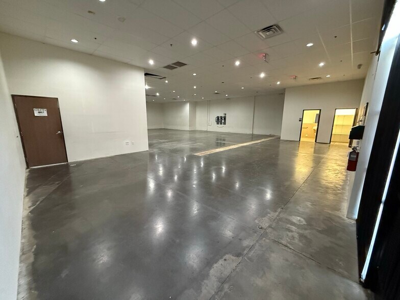 More Photos Of 7091 W Craig Rd, Las Vegas General Retail For Lease
