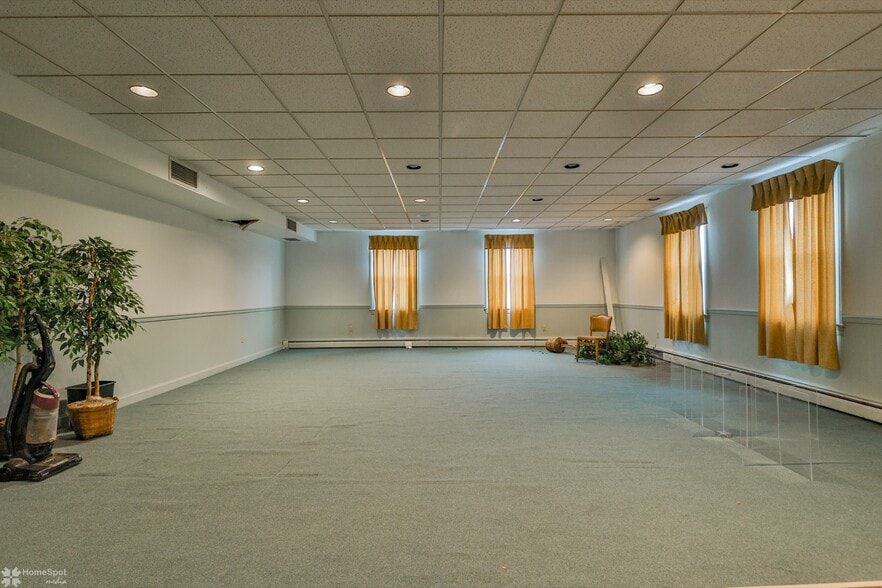 More Photos Of 1619 W Hamilton St, Allentown Funeral Home For Sale