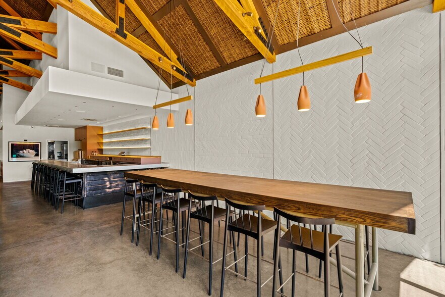 More Photos Of 2708 E Cesar Chavez St, Austin Restaurant For Sale