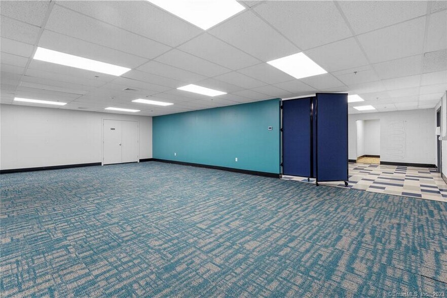 More Photos Of 192 Westbrook Rd, Essex Office For Sale