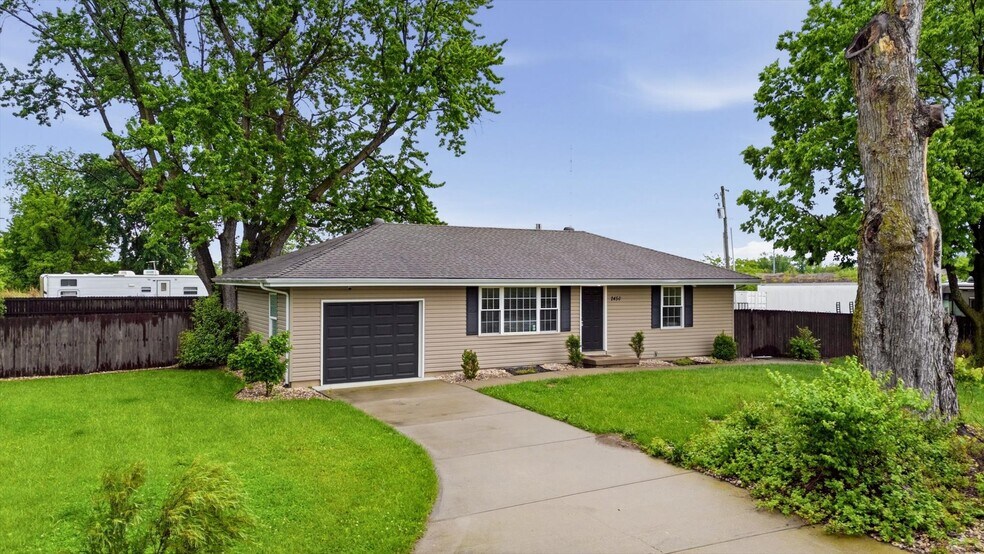 Primary Photo Of 2450 NW Lowenstein Dr, Lee's Summit Flex For Sale