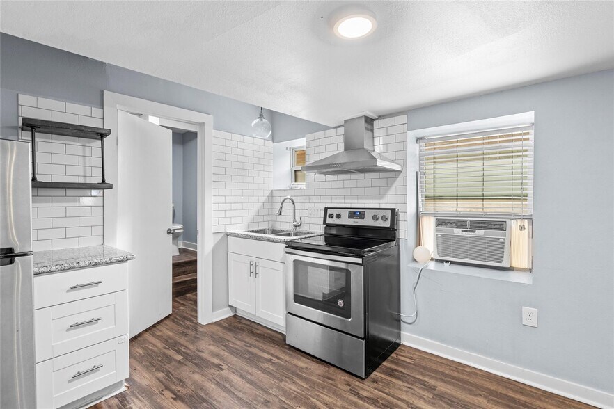 More Photos Of 4630 Woodside St, Houston Apartments For Sale