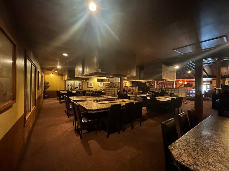 More Photos Of 8 Tech One Dr, Monroeville Restaurant For Lease