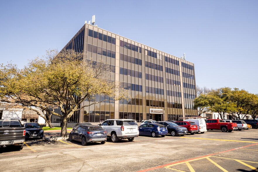 More Photos Of 13740 Midway Rd, Farmers Branch Unknown For Lease