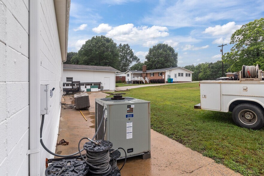 More Photos Of 704 N Central Ave, Locust Warehouse For Lease