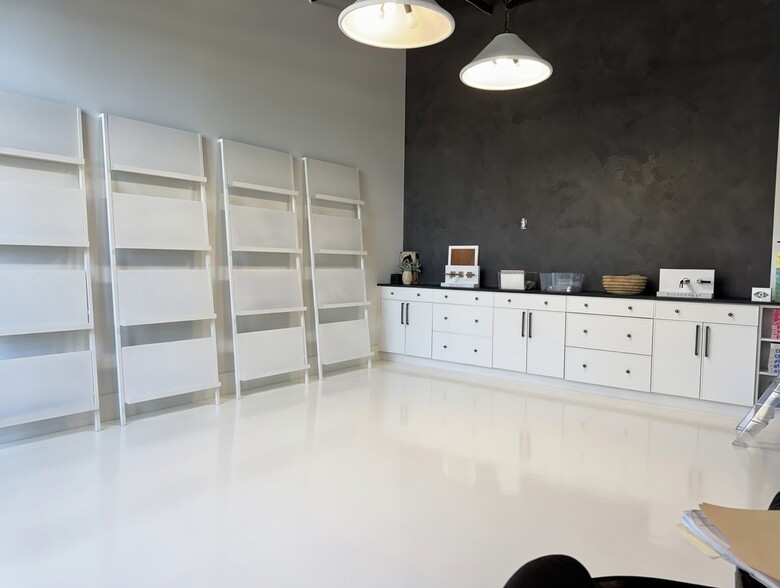 More Photos Of 850 Central Ave, Naples Apartments For Lease