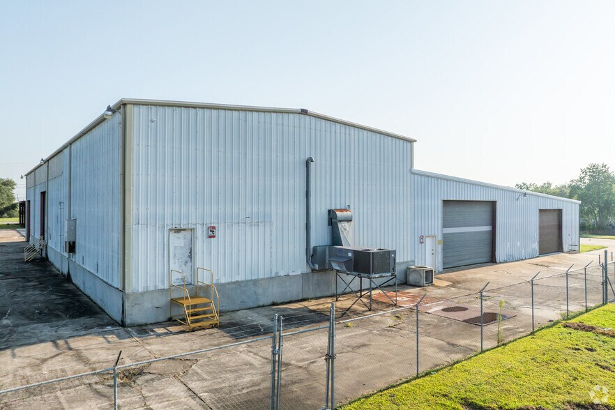 More Photos Of 4725 Lawndale St, La Marque Light Manufacturing For Sale