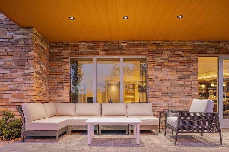 More Photos Of 397 S Malpais Ln, Flagstaff Hotel For Sale