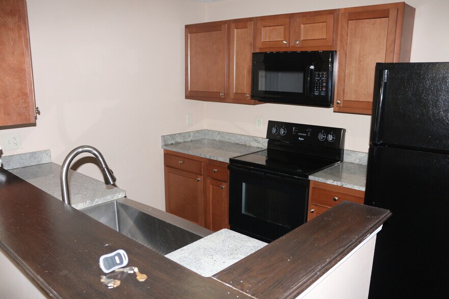 More Photos Of 1708 S Main St, South Jacksonville Apartments For Sale