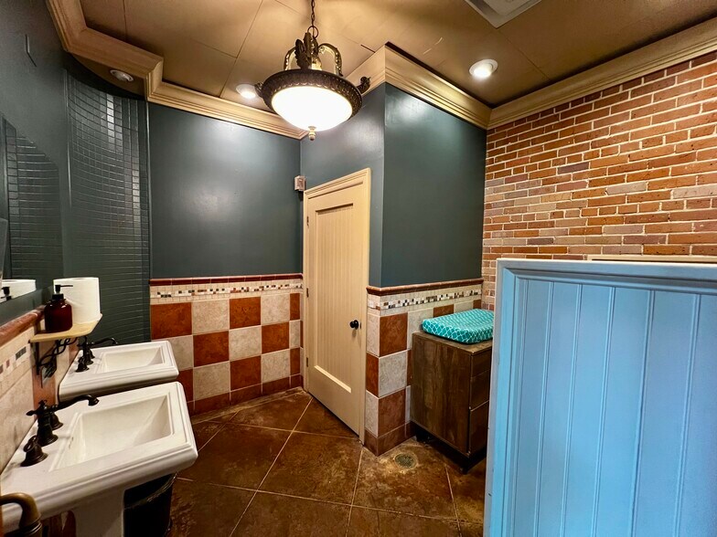 More Photos Of 117 Walnut St, Hattiesburg Restaurant For Sale