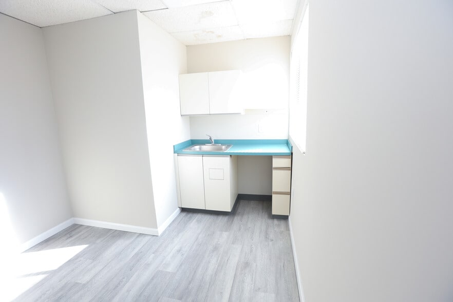 More Photos Of 180 White Rd, Little Silver Medical For Lease