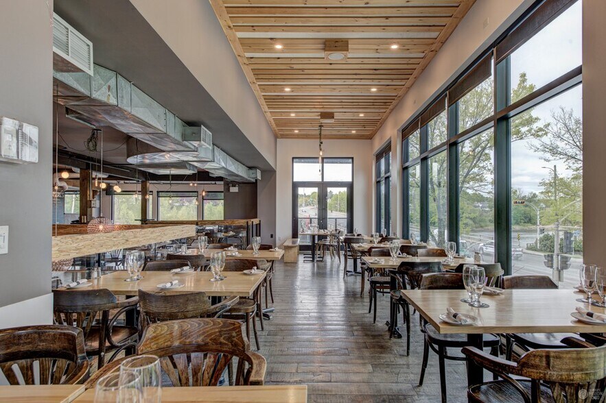 More Photos Of 11820-11900 Av 1Re, Saint-georges Restaurant For Sale
