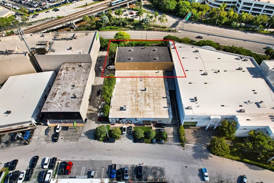 More Photos Of 6830-6840 SW 81st Ter, Miami Warehouse For Lease