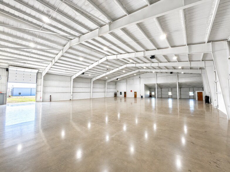More Photos Of 2408 Airport Rd, Gainesville Airplane Hangar For Sale