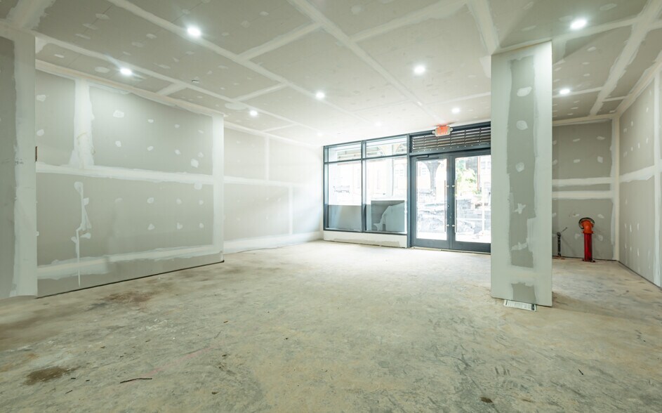 More Photos Of 3043 31st St, Long Island City Service For Lease