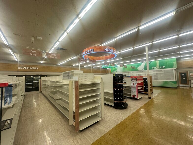 More Photos Of 846-900 Middle Country Rd, Middle Island, Middle Island Unknown For Lease