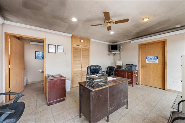 More Photos Of 401 N 5th St, Custer Industrial For Sale