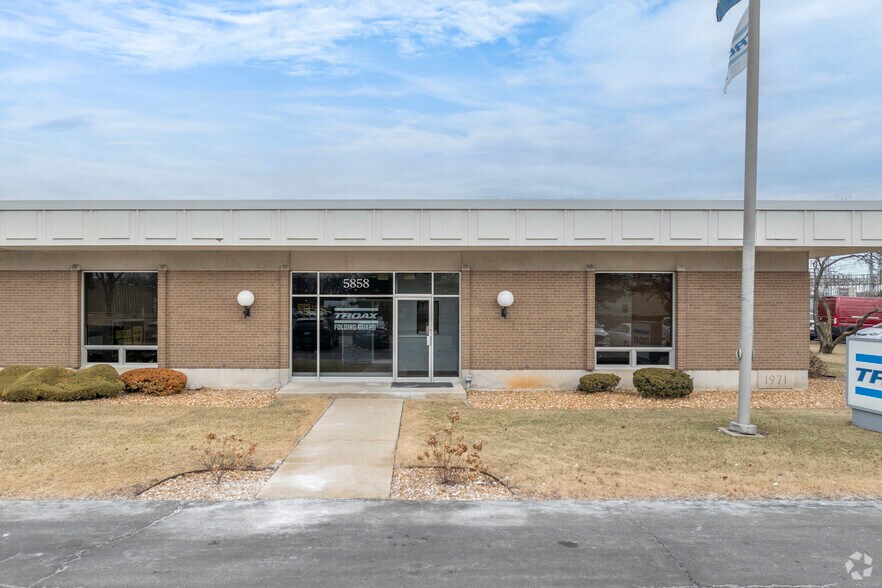 More Photos Of 5858 W 73rd St, Bedford Park Manufacturing For Sale