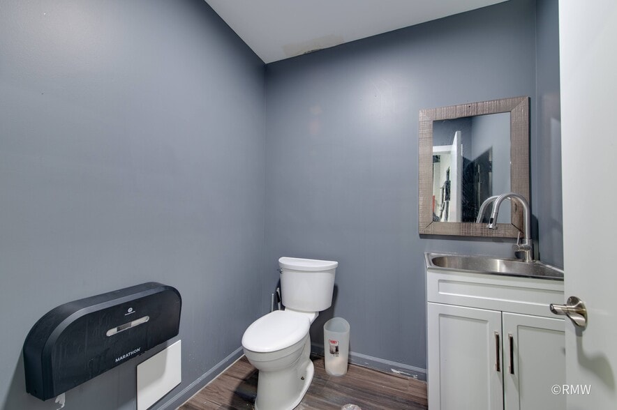 More Photos Of 80 W Lake St, Northlake Light Distribution For Sale