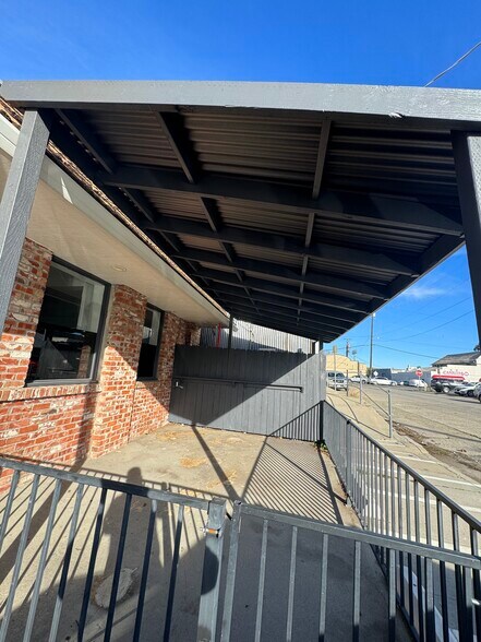 More Photos Of 215 Fairman St, Yuba City Bar For Sale