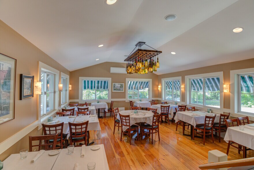 More Photos Of 200 Shore Rd, Ogunquit Restaurant For Sale