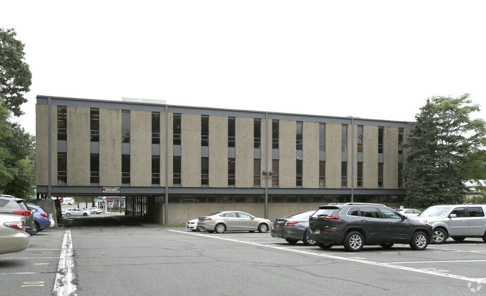 More Photos Of 1435 Morris Ave, Union Township Office For Lease