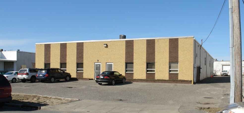 More Photos Of 195 S Fehr Way, Bay Shore Warehouse For Sale