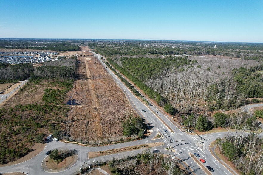 More Photos Of 5 Hampton Lake Dr, Bluffton Storefront Retail Office For Lease
