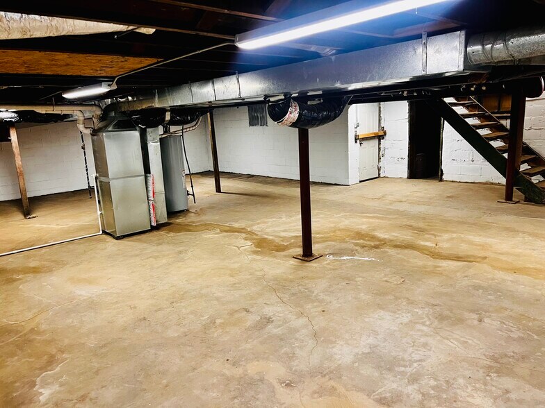 More Photos Of 2601-2603 N 45th St, Omaha Storefront Retail Residential For Sale