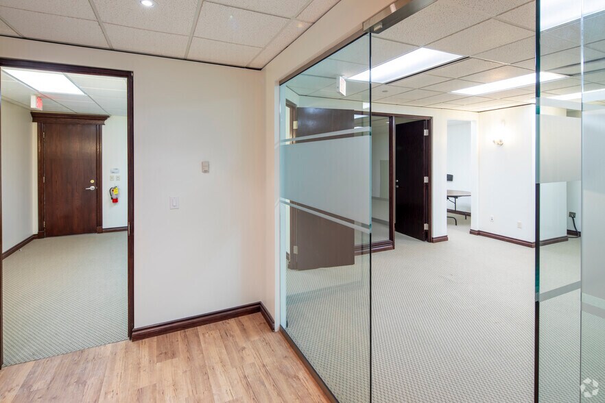 More Photos Of 5500 N Service Rd, Burlington Office For Lease