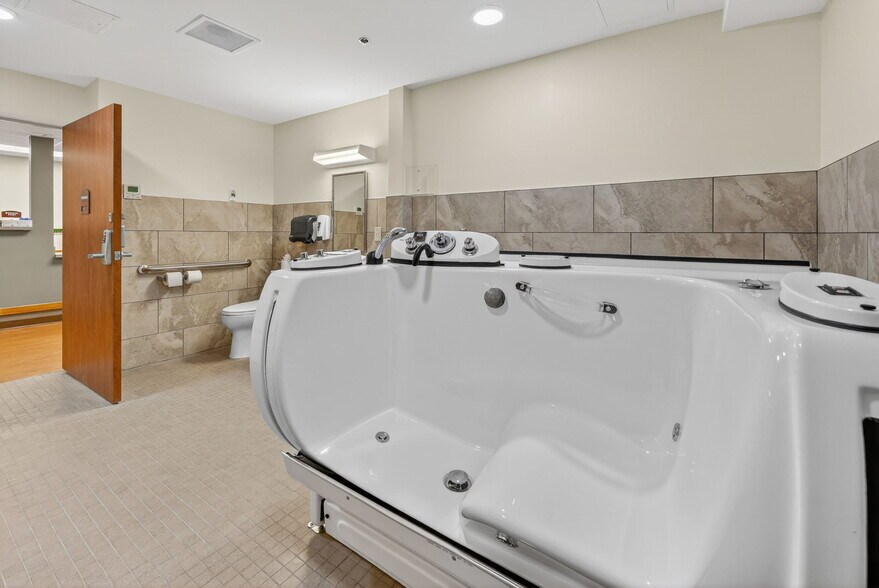 More Photos Of 106 Hospital Dr, Smithville Assisted Living For Sale
