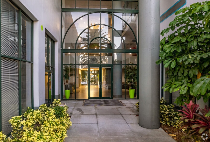 More Photos Of 1401 W Manatee Ave, Bradenton Office For Lease