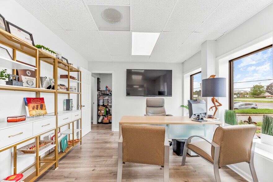 More Photos Of 10351 Southern Maryland Blvd, Dunkirk Office For Sale