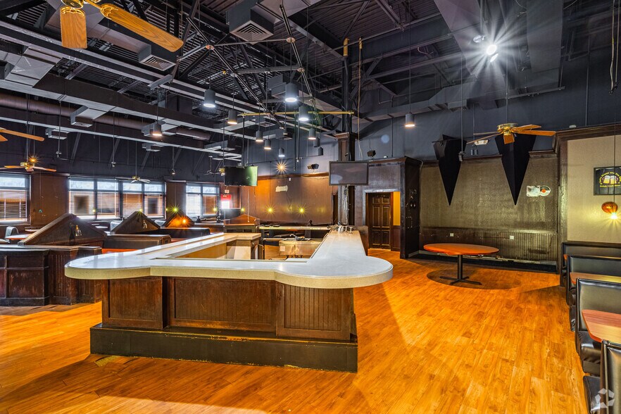 More Photos Of 2917 N Vermilion st, Danville General Retail For Sale