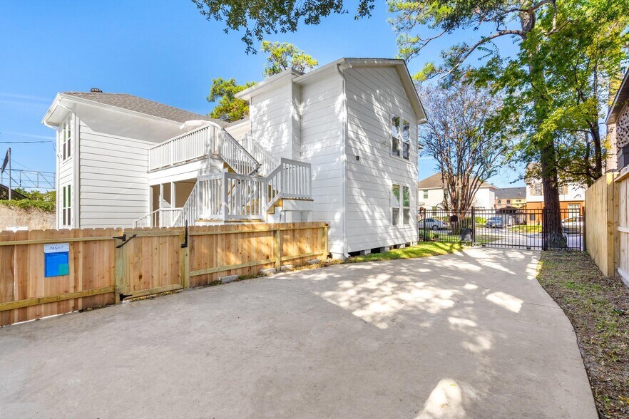 More Photos Of , Houston Multifamily For Sale