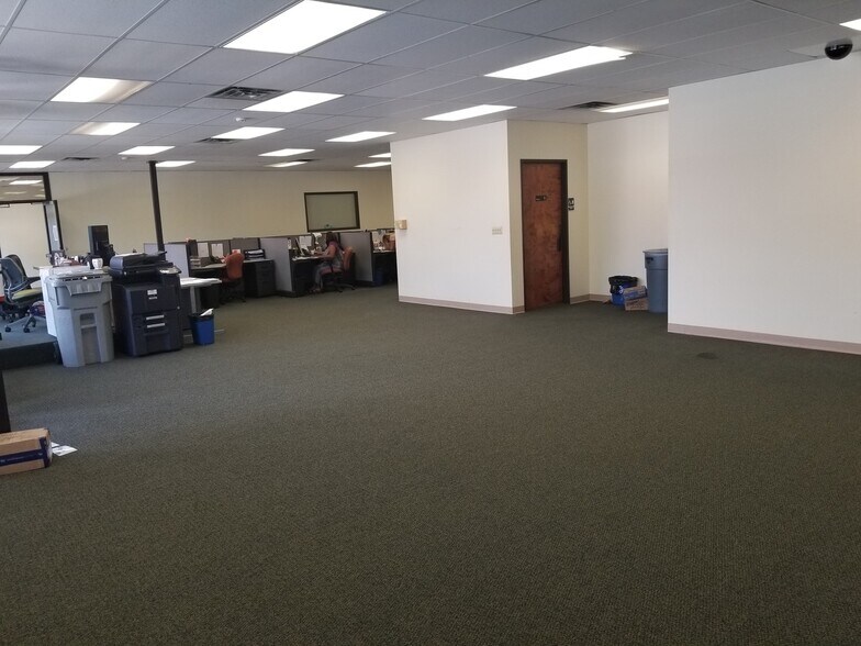 More Photos Of 1251 S Sherman St, Richardson Light Distribution For Lease